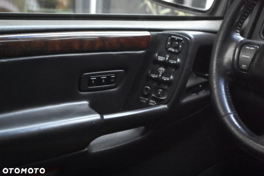 Jeep Grand Cherokee - 14