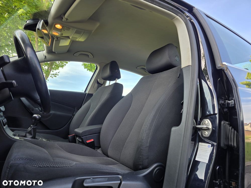 Volkswagen Passat 1.6 Comfortline - 15