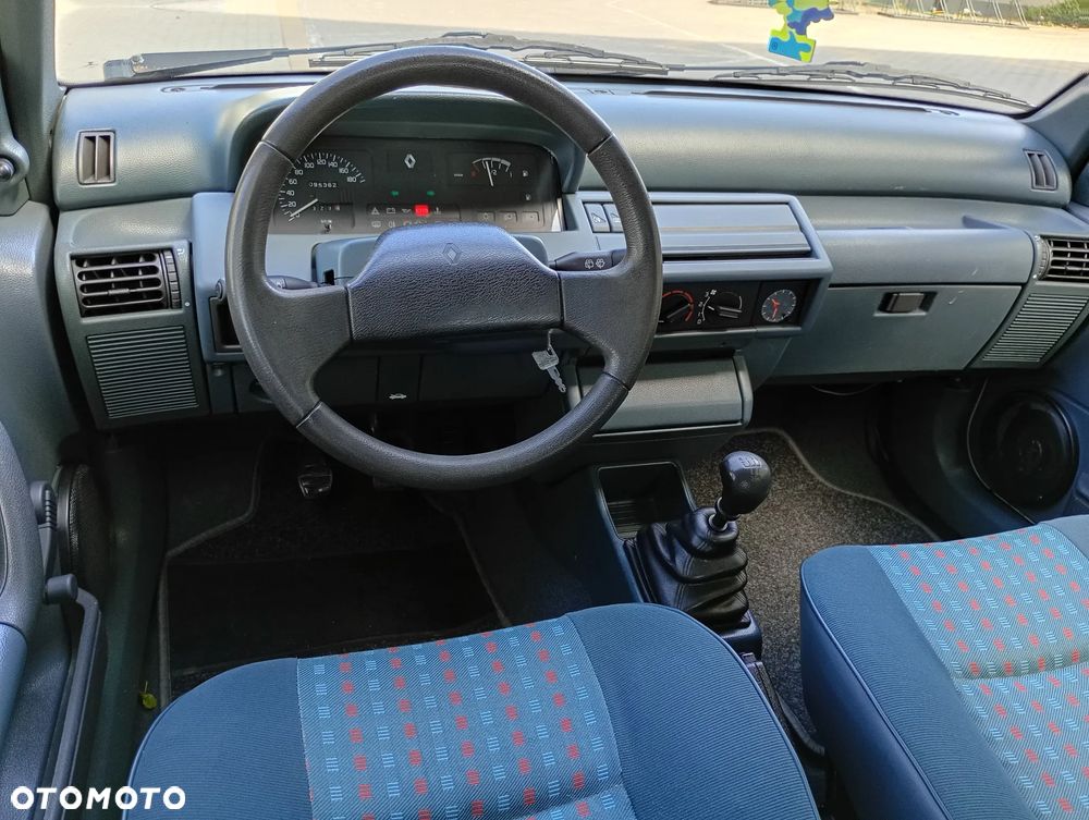 Renault Clio - 10