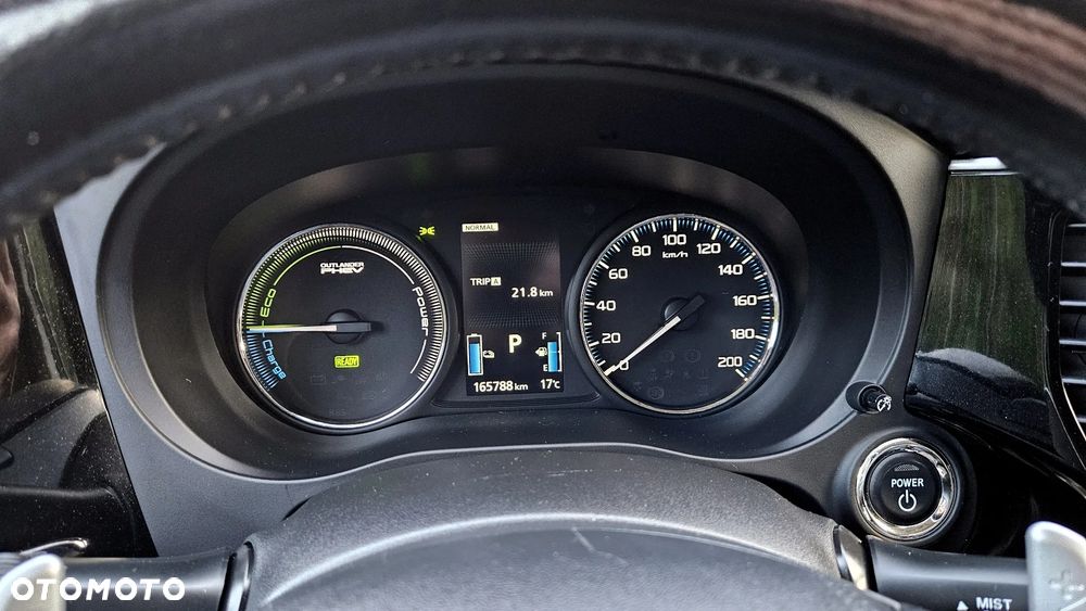 Mitsubishi Outlander 2.0 4WD Plug-In Hybrid - 23