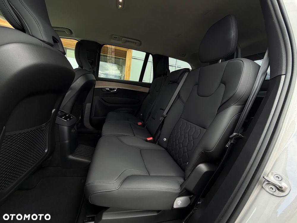 Volvo XC 90 T8 AWD Plug-In Hybrid Plus Dark 7os - 27