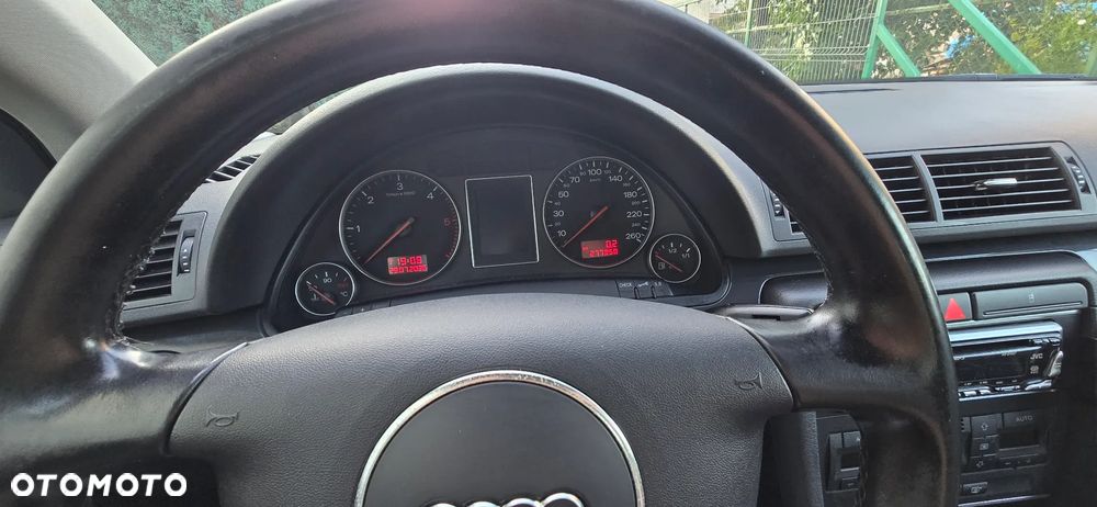 Audi A4 Limousine - 8