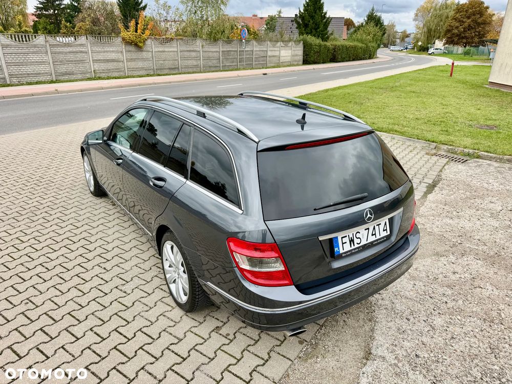 Mercedes-Benz Klasa C 250 CGI T Automatik BlueEFFICIENCY Avantgarde - 17