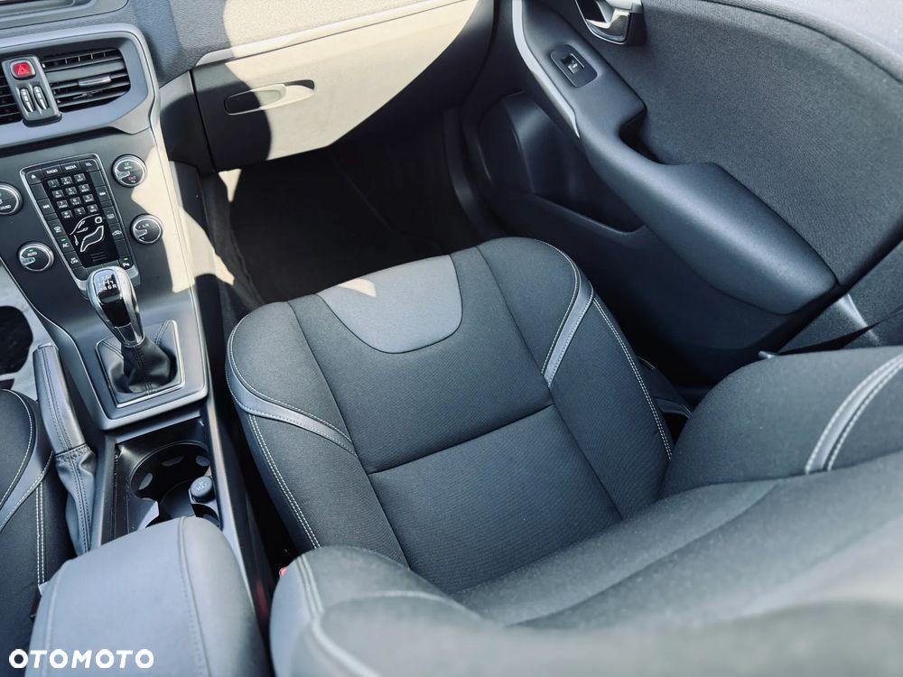 Volvo V40 T2 Momentum - 23
