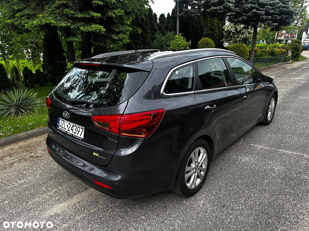 Kia Ceed 1.6 GDI Dream Team Edition - 4