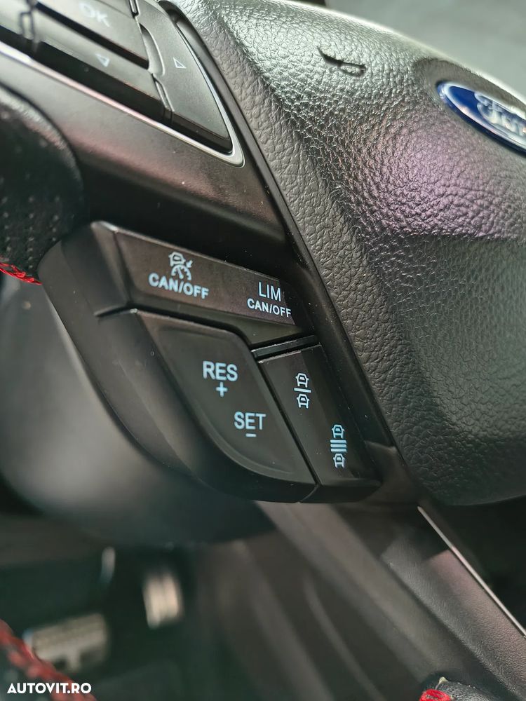 Ford Kuga - 17