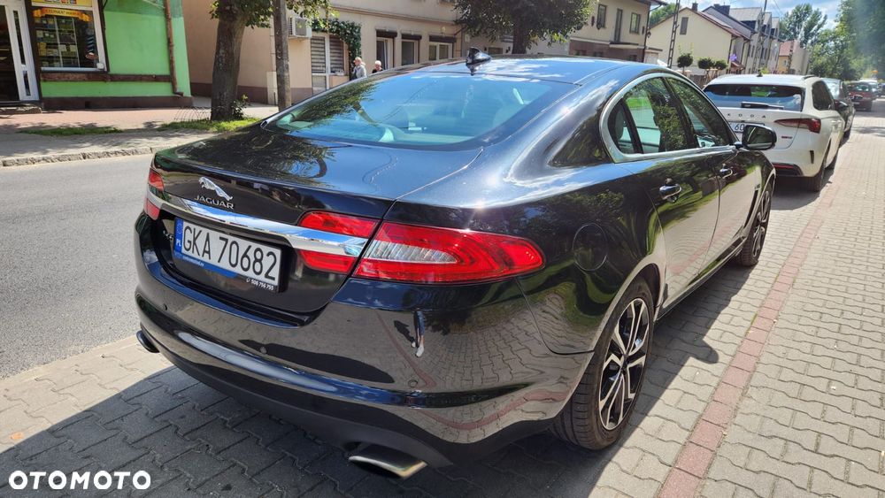 Jaguar XF 2.0 T Premium Luxury - 4