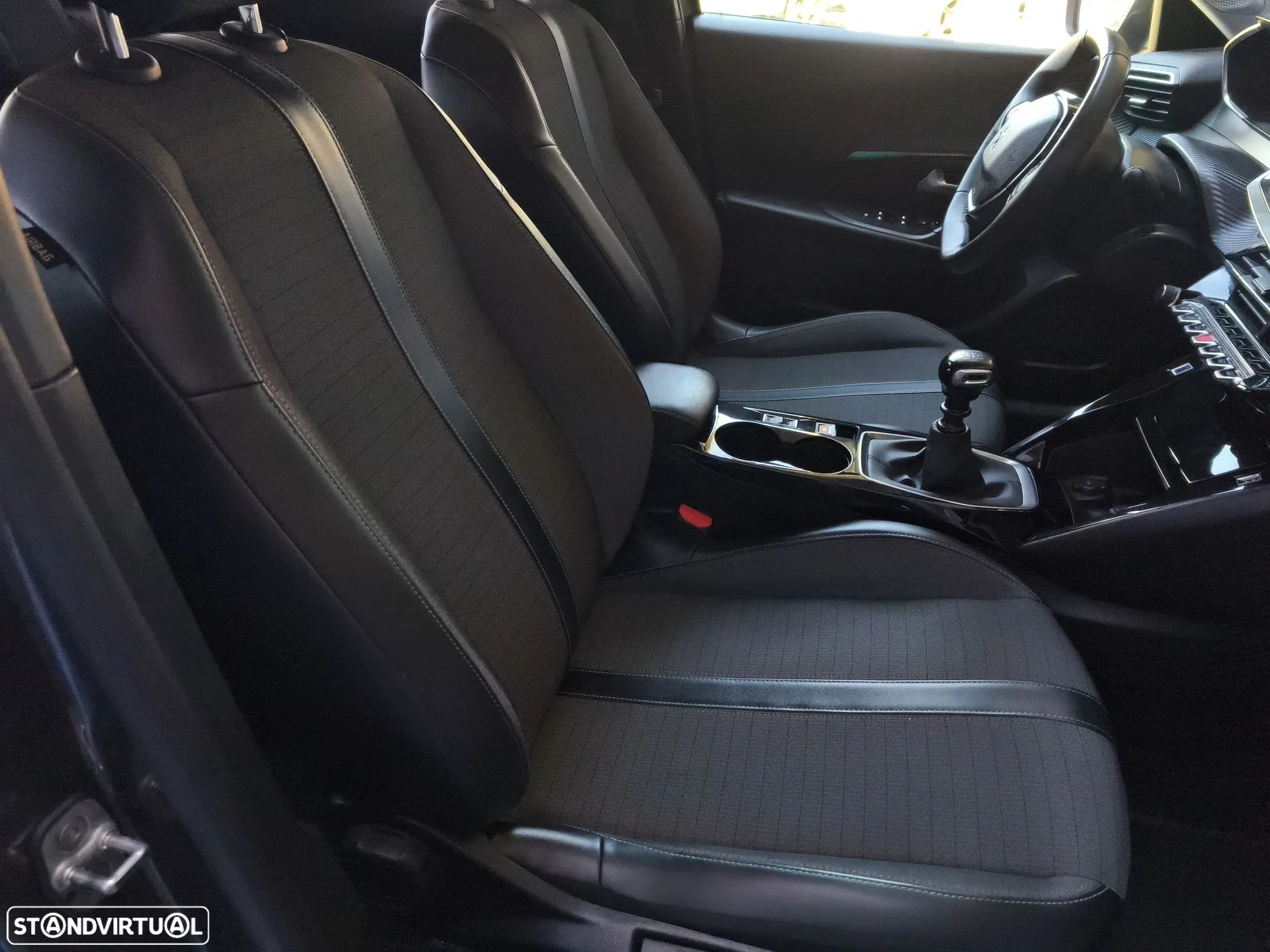 Peugeot 2008 1.2 PureTech Allure Pack - 17