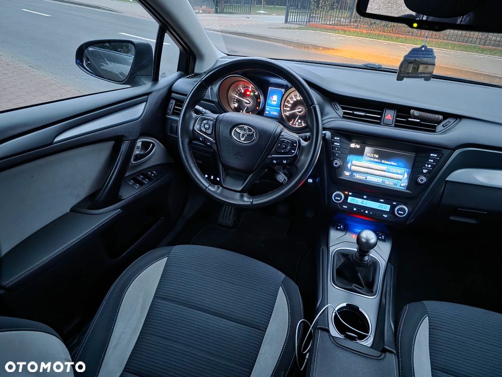Toyota Avensis 2.0 D-4D Premium - 18