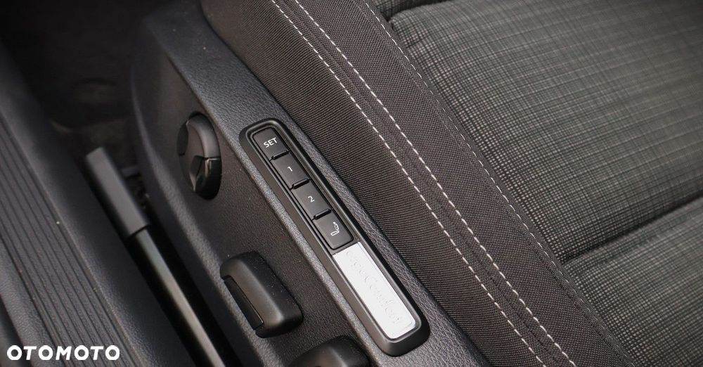 Volkswagen Passat Variant ver-variant-2-0-tdi-scr-dsg-4motion-business - 18