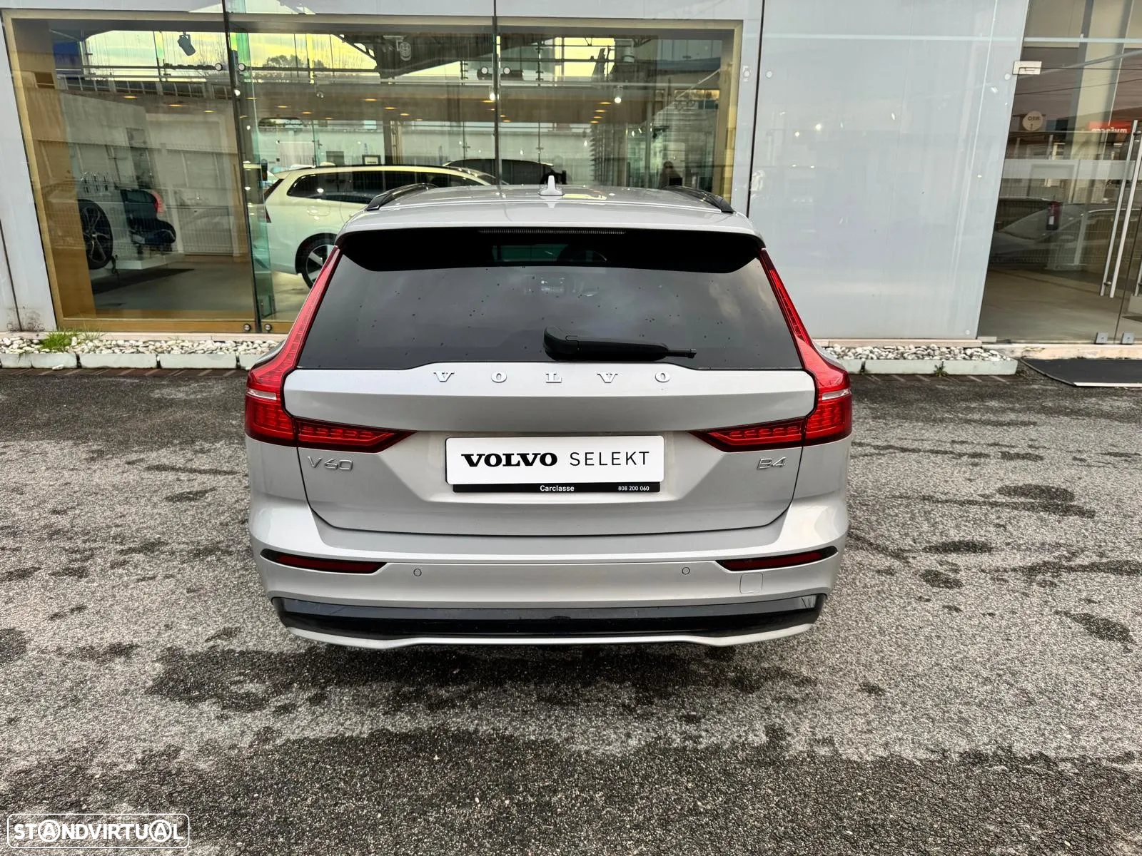 Volvo V60 2.0 B4 Plus Dark Auto - 16