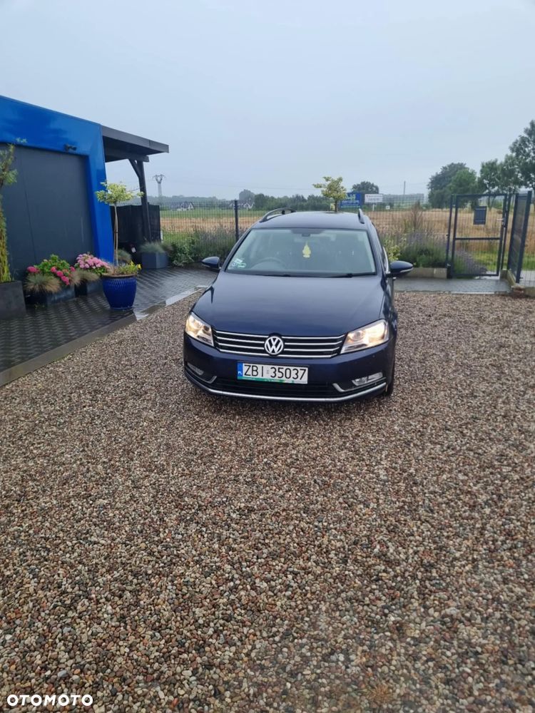 Volkswagen Passat - 1