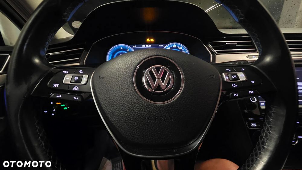 Volkswagen Passat - 22