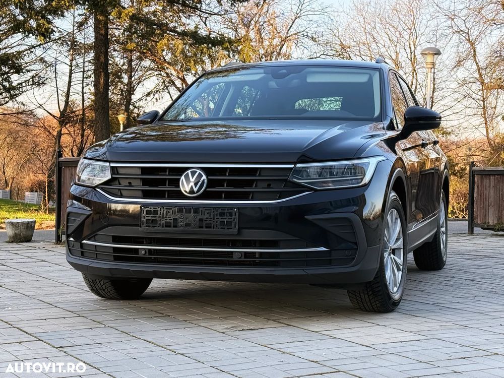 Volkswagen Tiguan - 1