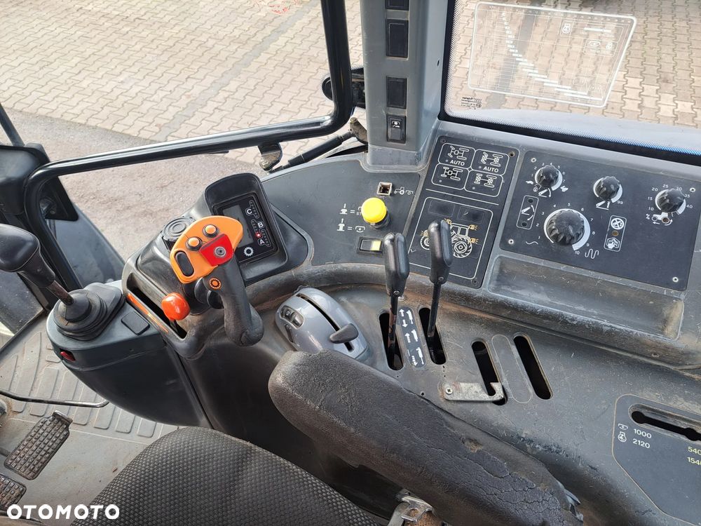 New Holland TM120 - 11