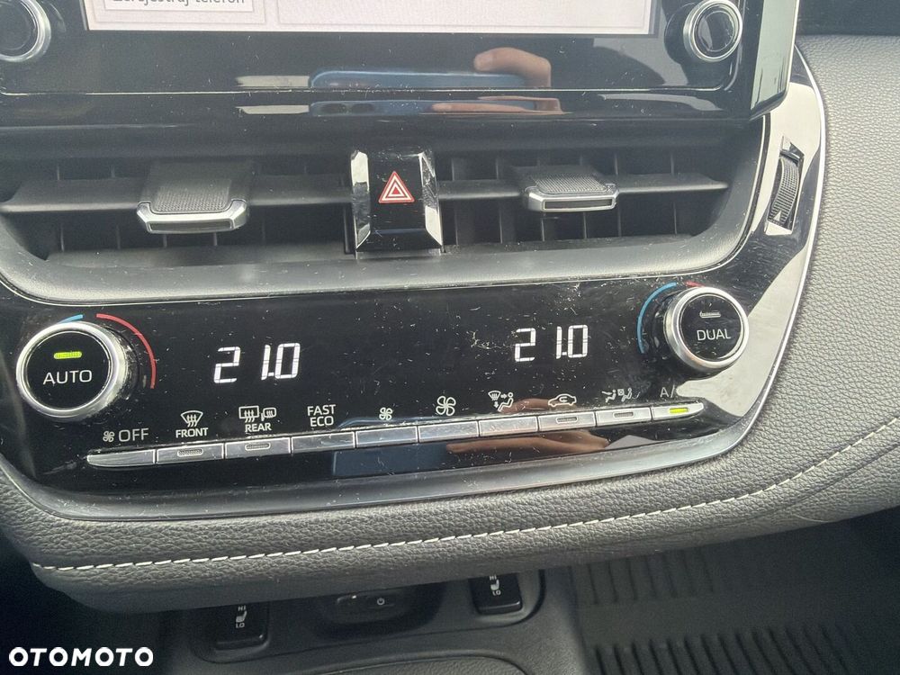 Toyota Corolla 1.8 Hybrid Trek - 22