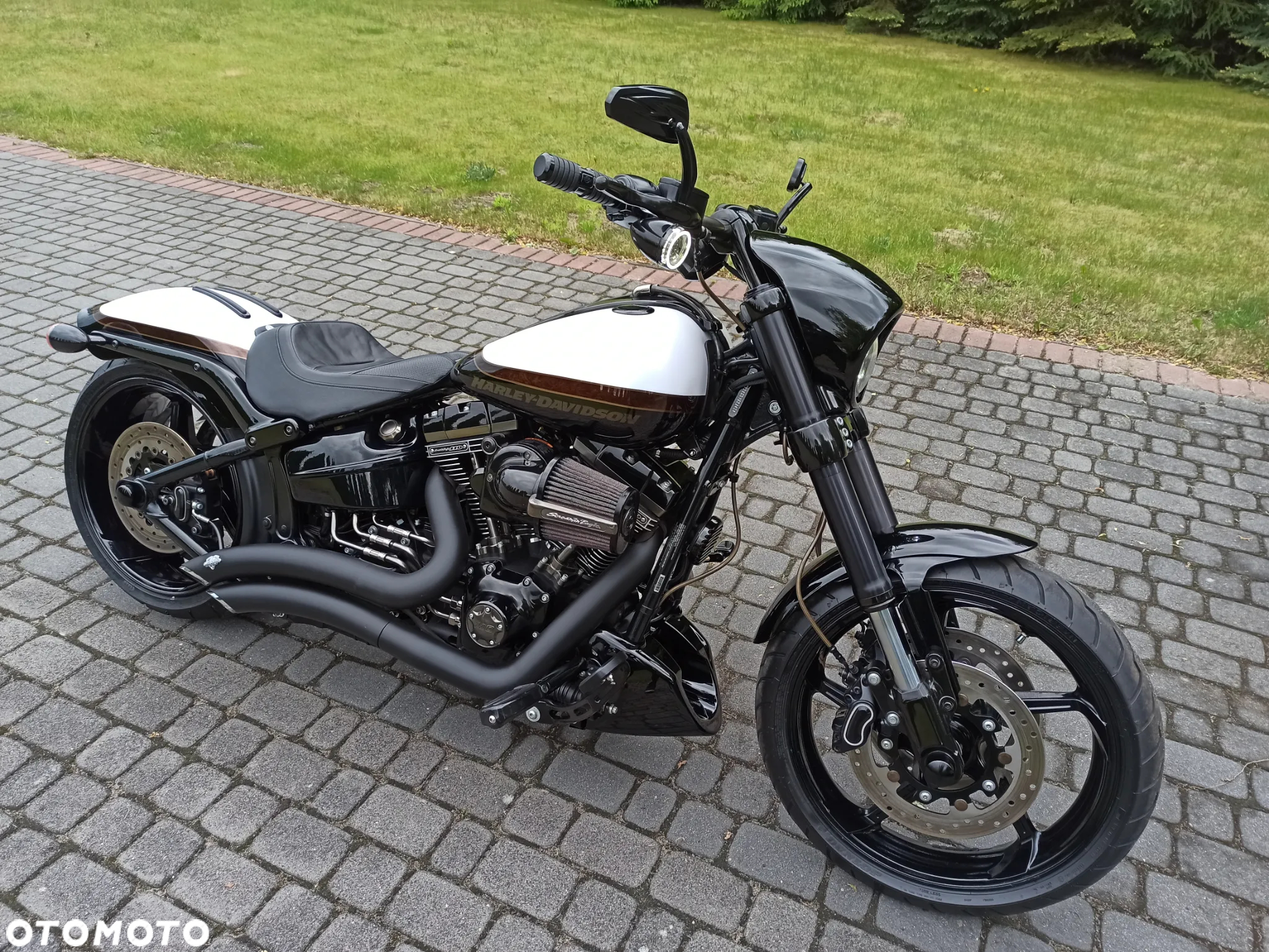 Harley-Davidson Softail Breakout - 9