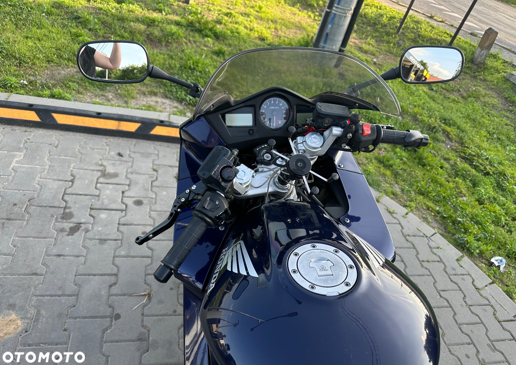 Honda VFR - 6