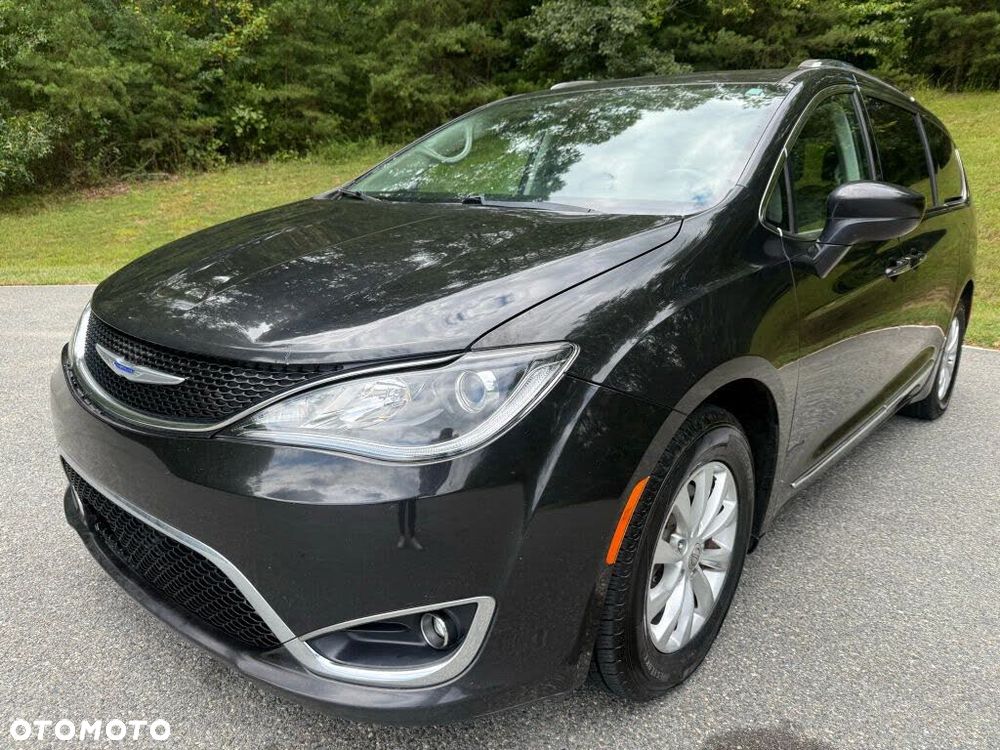 Chrysler Pacifica - 1