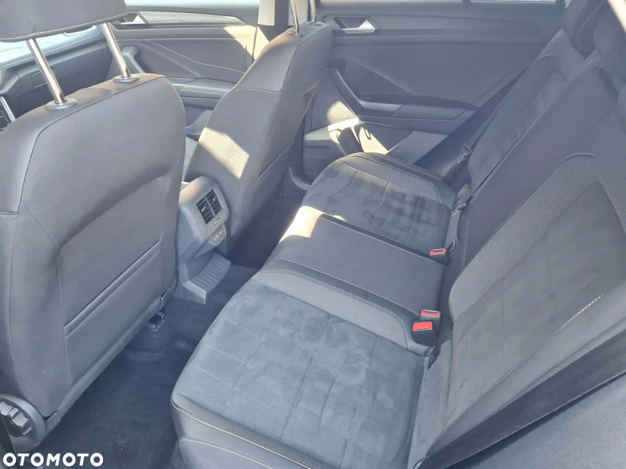 Volkswagen T-Roc 1.5 TSI Style DSG - 6