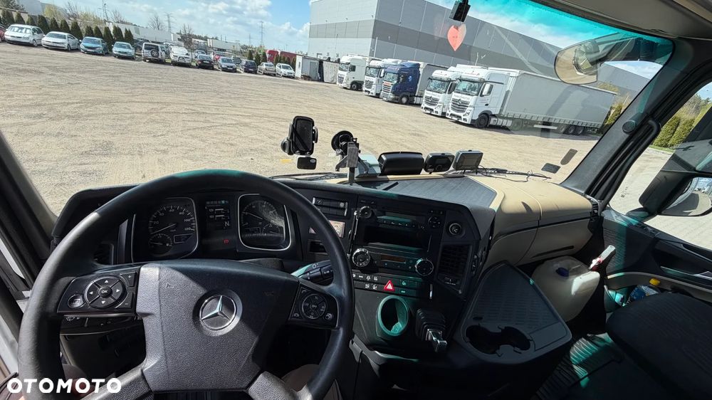 Mercedes-Benz Actros - 4
