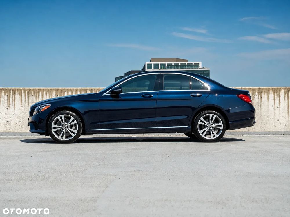 Mercedes-Benz Klasa C 300 9G-TRONIC Exclusive - 4