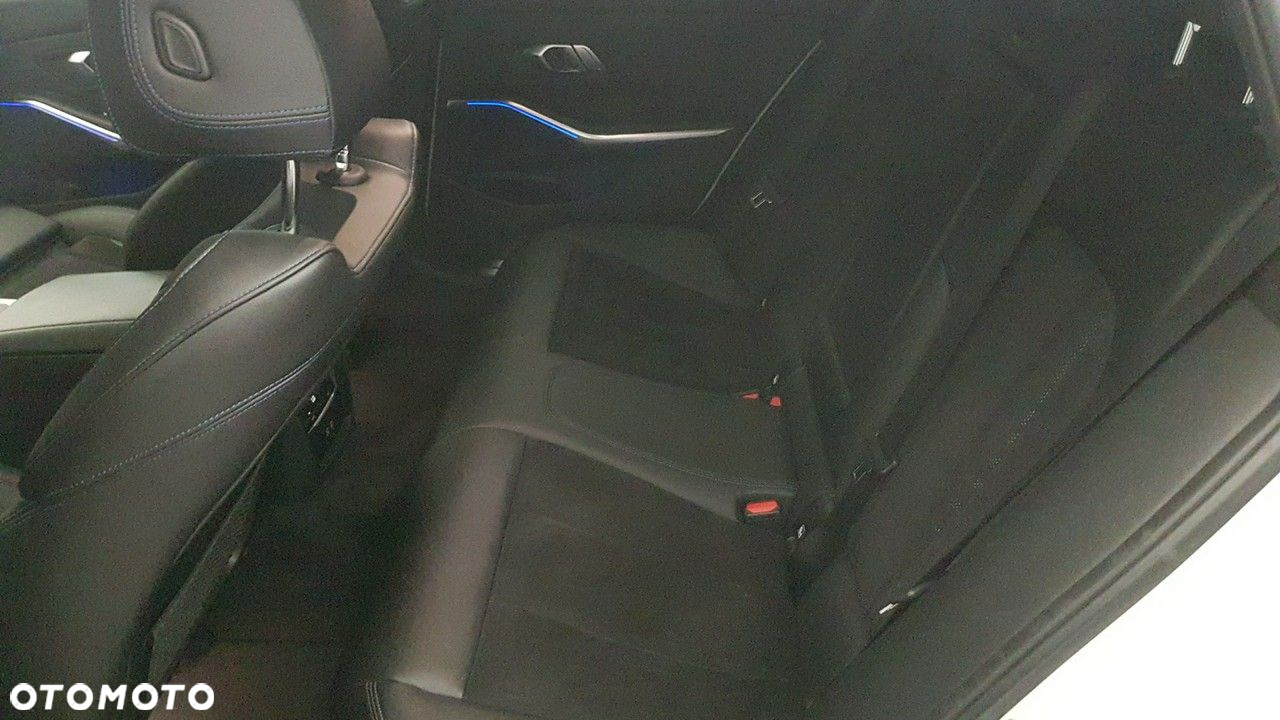 BMW Seria 3 - 21