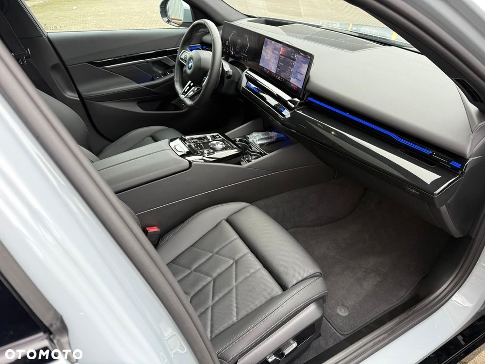 BMW Seria 5 520d - 25
