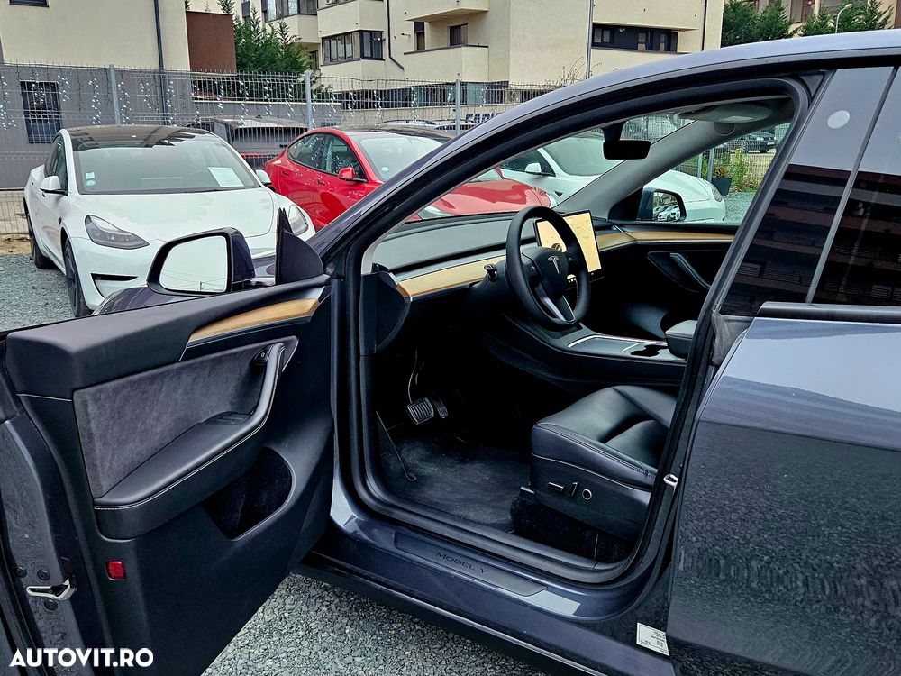 Tesla Model Y Long Range Dual Motor AWD - 18