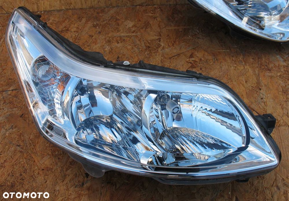 Citroen C4 04-10r lampa Prawa oryginał EU Ładna