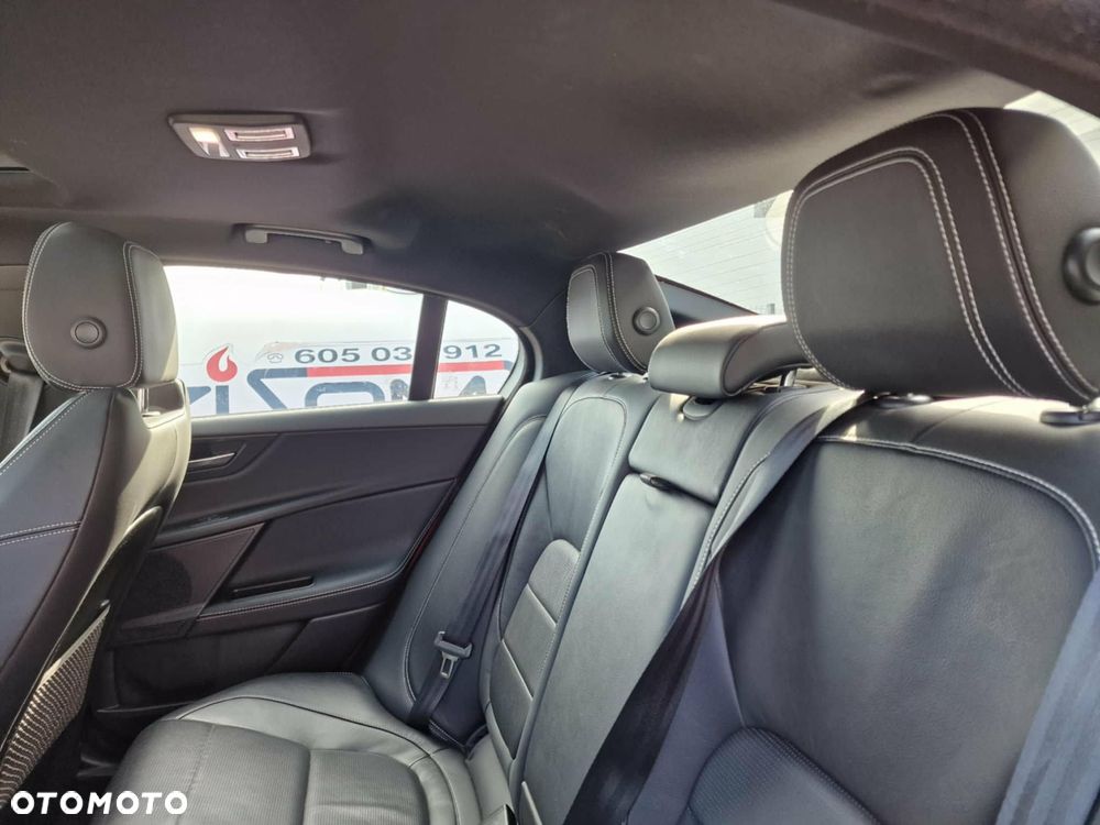 Jaguar XE S - 11