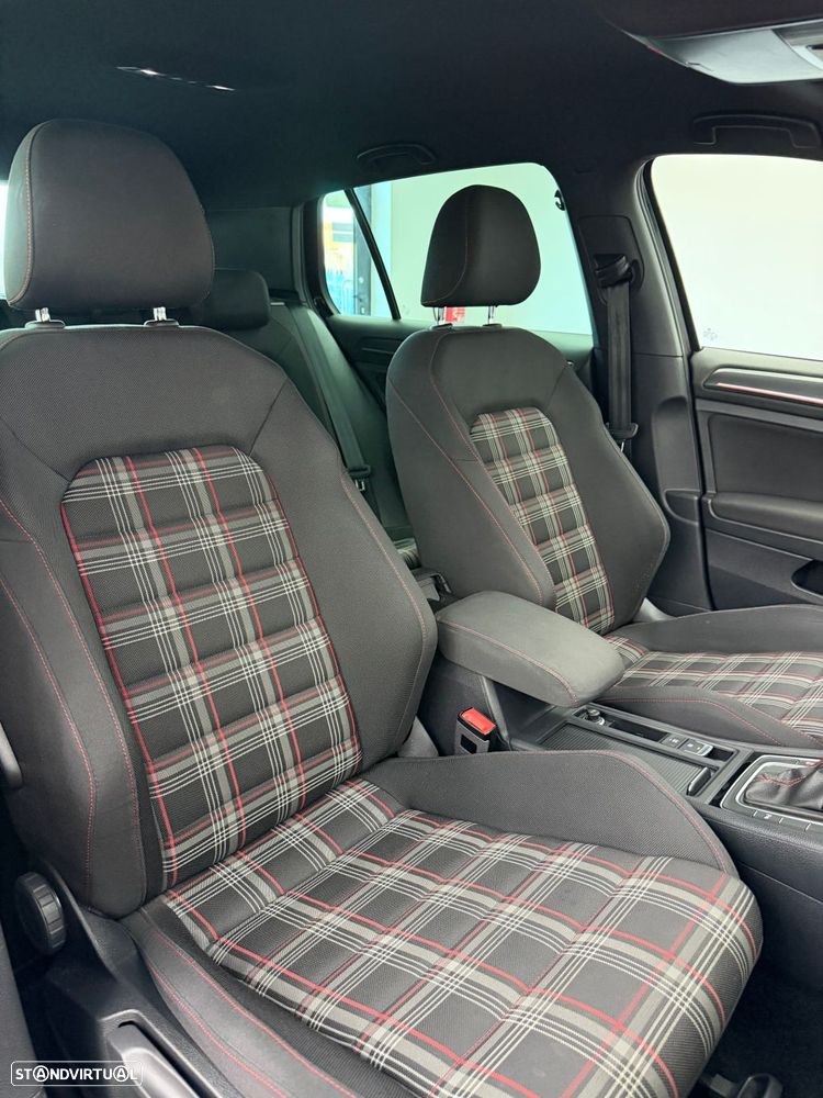 VW Golf 2.0 TSI GTI DSG Performance - 21