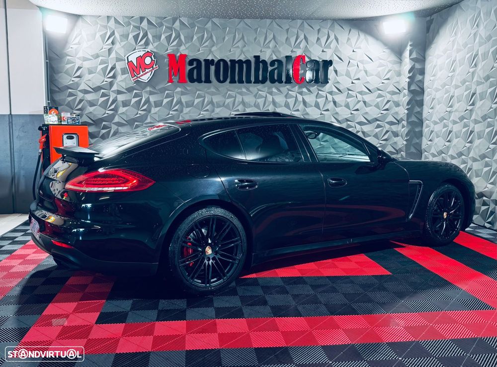 Porsche Panamera - 4