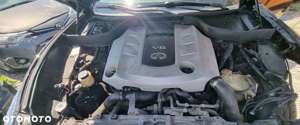 Infiniti QX70 - 6
