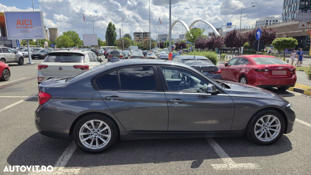 BMW Seria 3 320d Aut. Sport Line - 38