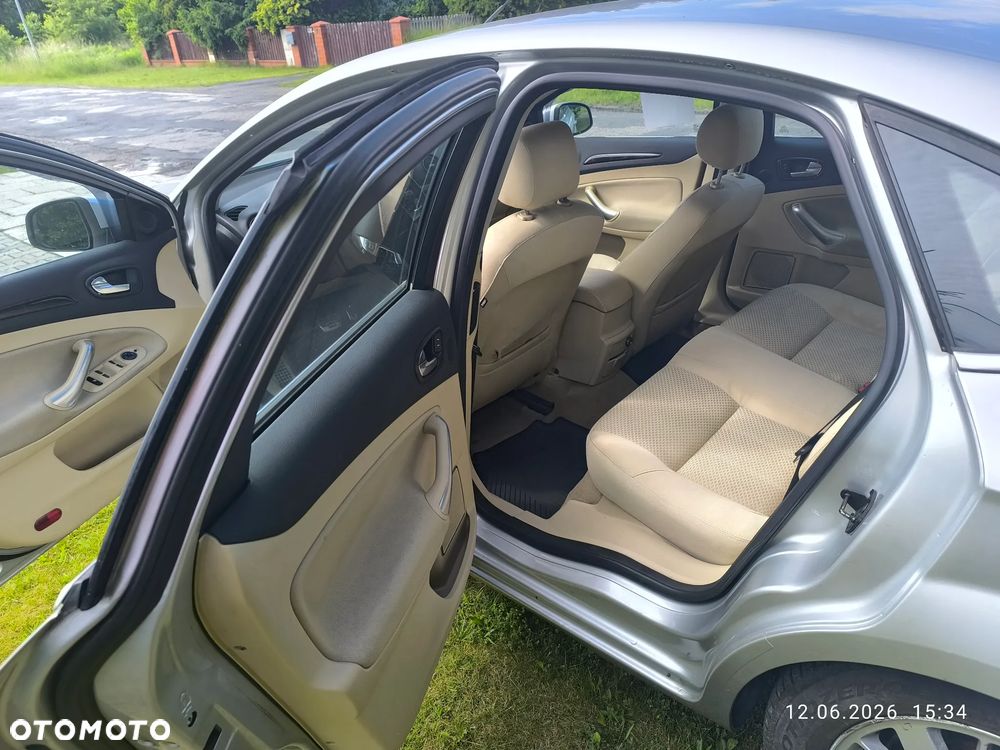Ford Mondeo 2.3 Ghia - 7