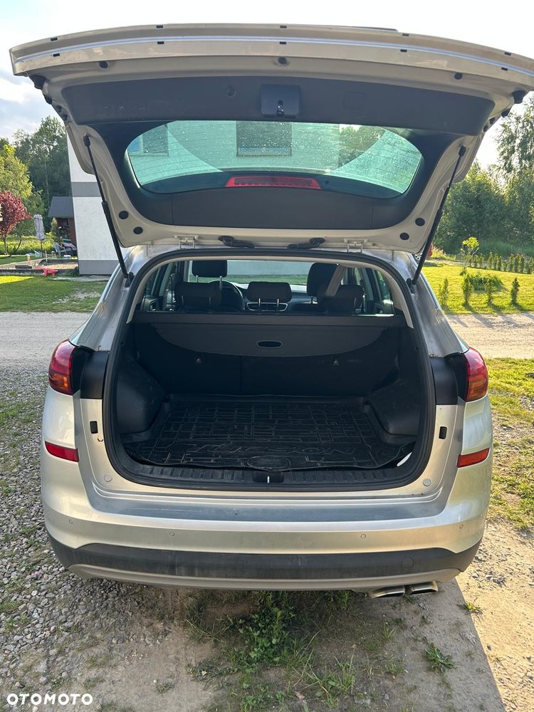 Hyundai Tucson 1.6 CRDi Comfort 2WD - 12