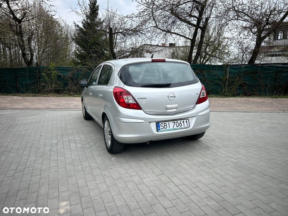 Opel Corsa 1.2 16V Cosmo - 26