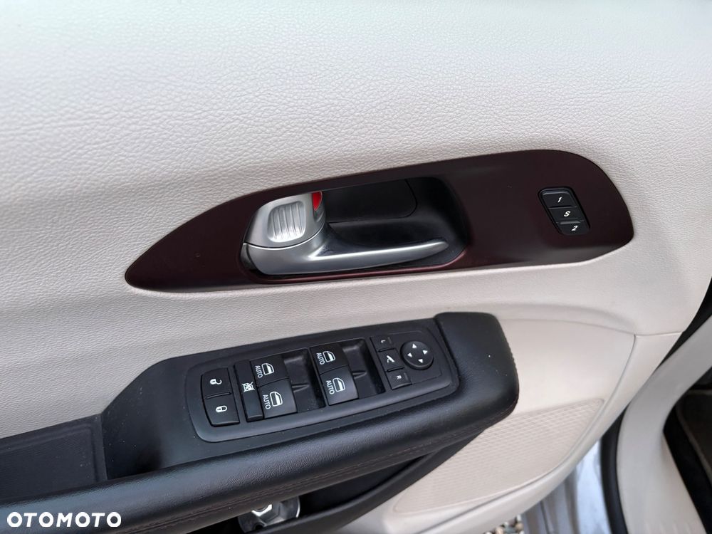 Chrysler Pacifica - 12