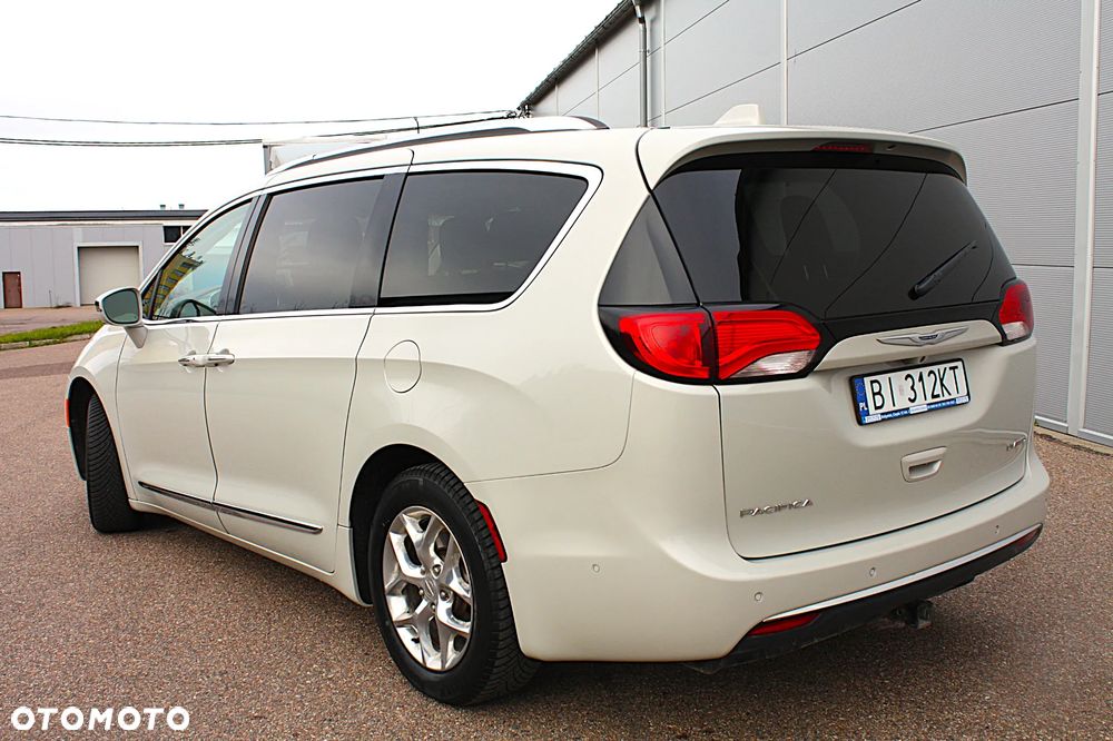 Chrysler Pacifica - 8