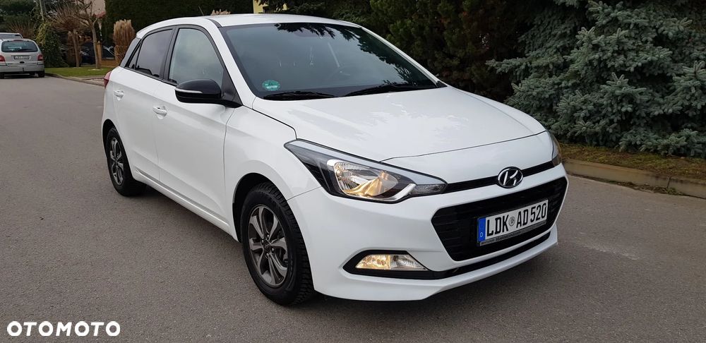 Hyundai i20 blue 1.2 Trend - 9