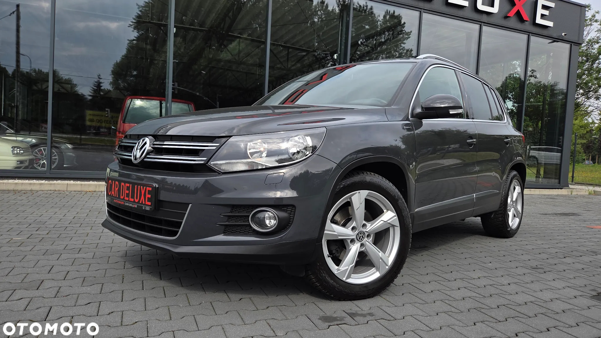 Volkswagen Tiguan 2.0 TDI DPF BlueMotion Technology Lounge Sport & Style - 4