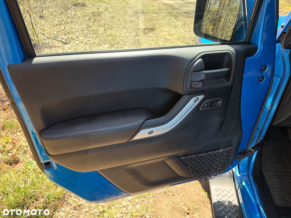 Jeep Wrangler 3.6 Unlim Sahara - 24