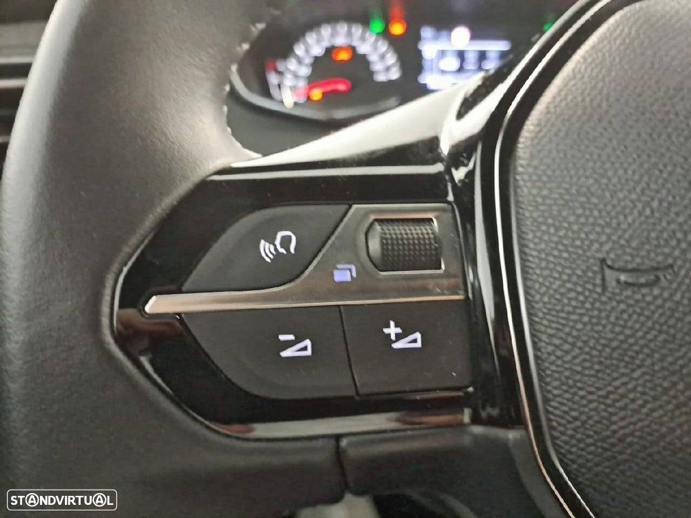 Peugeot 2008 1.2 Style - 16