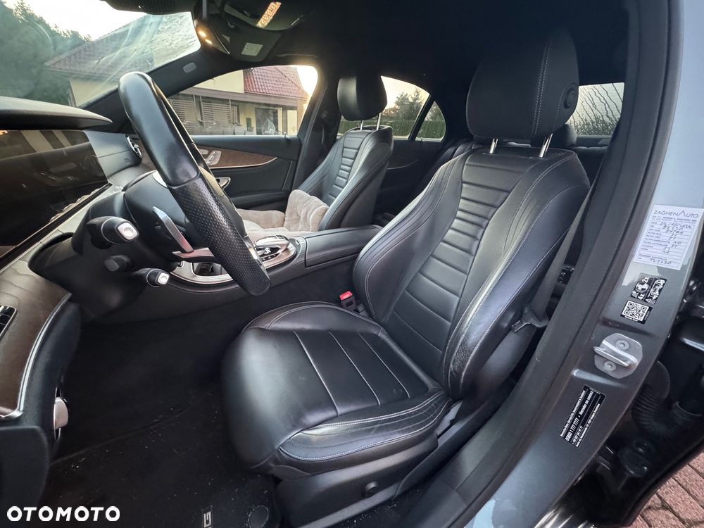 Mercedes-Benz Klasa E 400 4-Matic 9G-TRONIC - 22