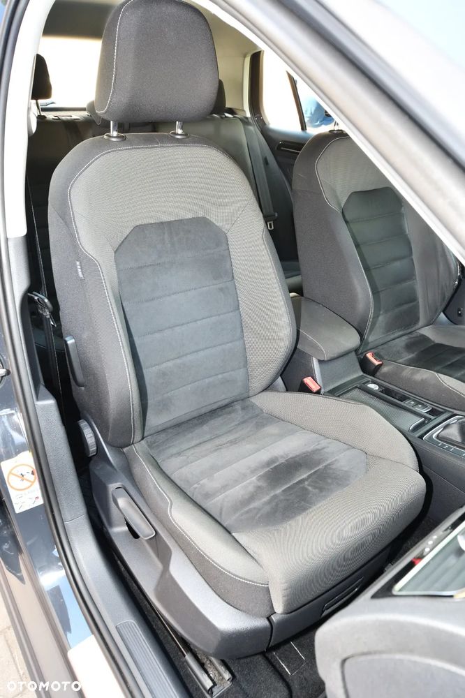 Volkswagen Golf - 36