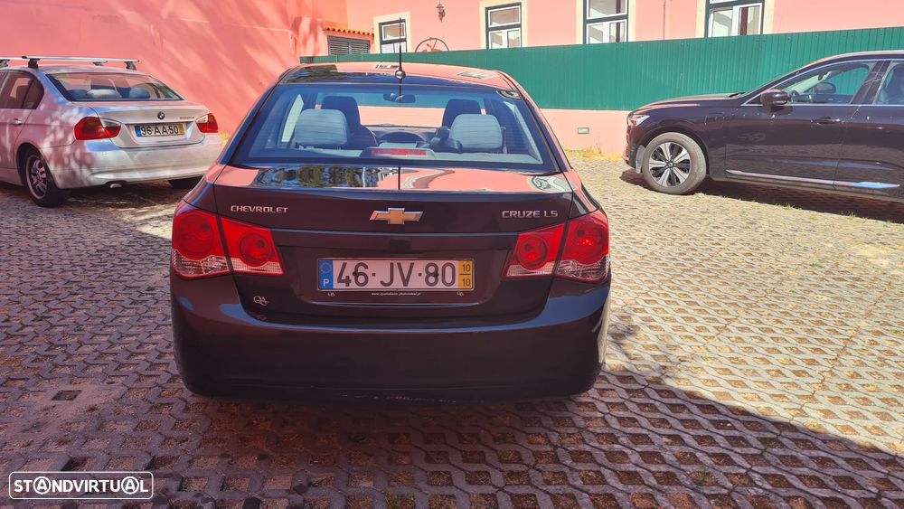 Chevrolet Cruze 1.6 LS - 4