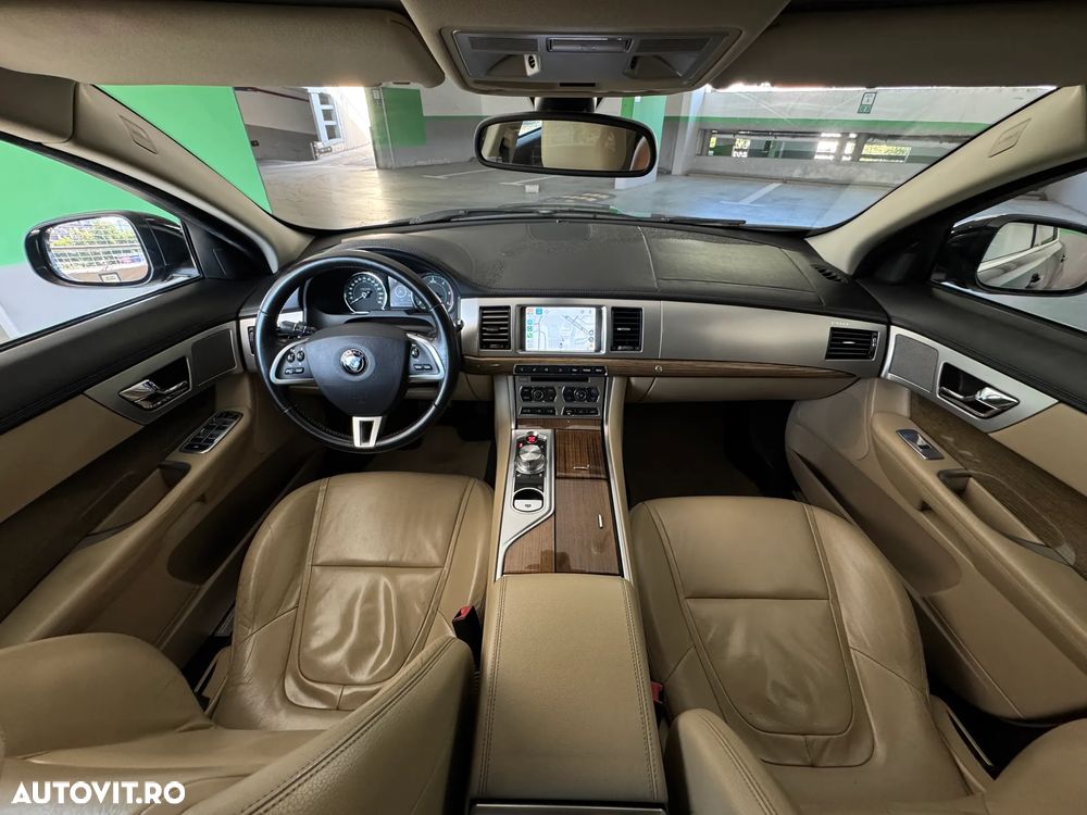 Jaguar XF 2.2D Luxury - 10