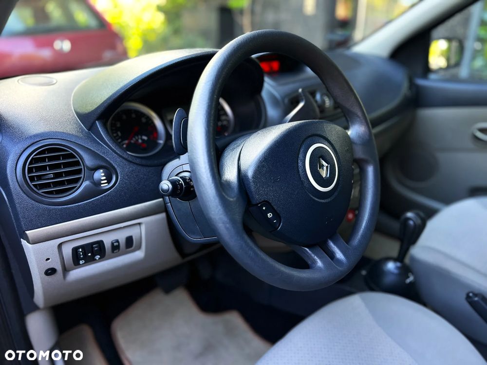 Renault Clio - 25