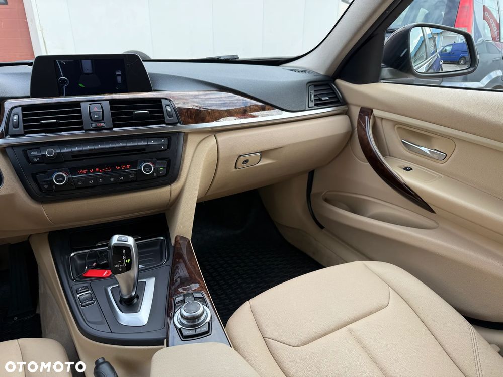 BMW Seria 3 318d Luxury Line - 25